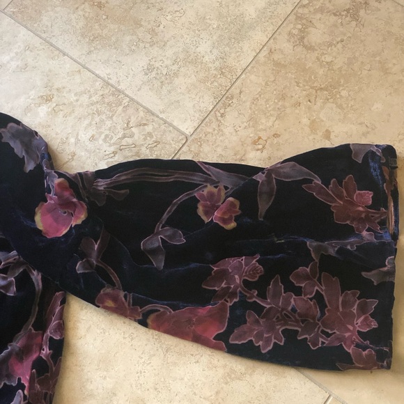 NWOT Velvteen dress with bell sleeves - Picture 4 of 4